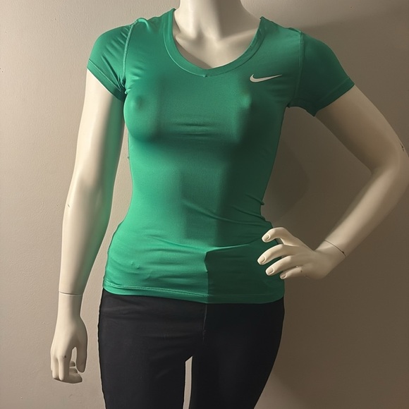 Nike Dri-Fit Green Fitted Short Sleeve T-Shirt - Picture 5 of 7